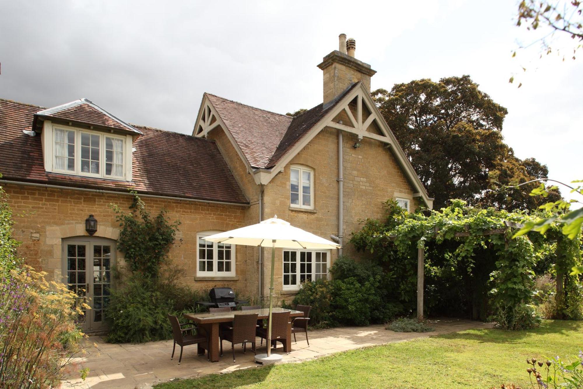 Epsom Cottage Bruern Exterior photo